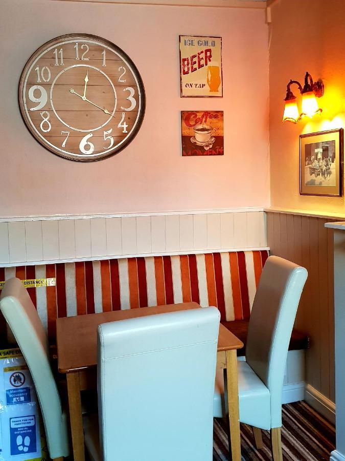 The Pelican Inn ดิไวเซส ภายนอก รูปภาพ
