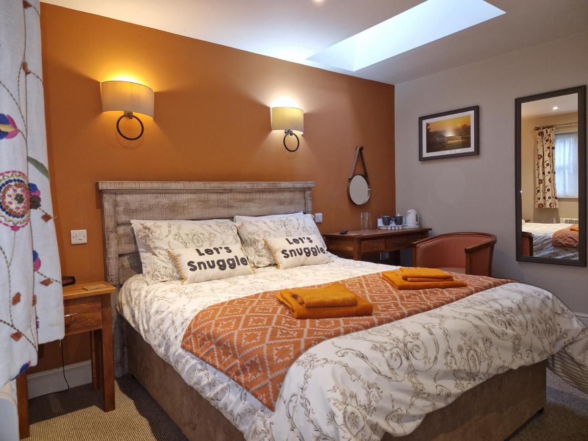 The Pelican Inn ดิไวเซส ภายนอก รูปภาพ
